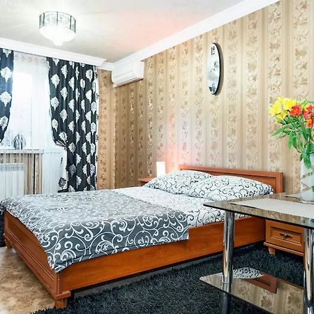 Apartment On Nezalezhnoy Ukrаiny Near Intourist Hotel Zaporizhia Esterno foto