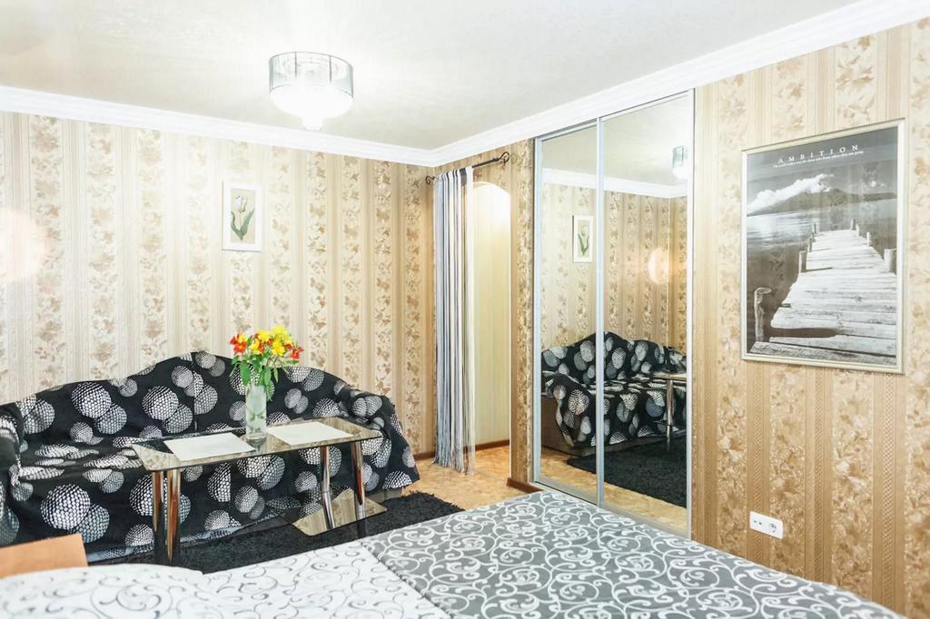 Apartment On Nezalezhnoy Ukrаiny Near Intourist Hotel Zaporizhia Esterno foto