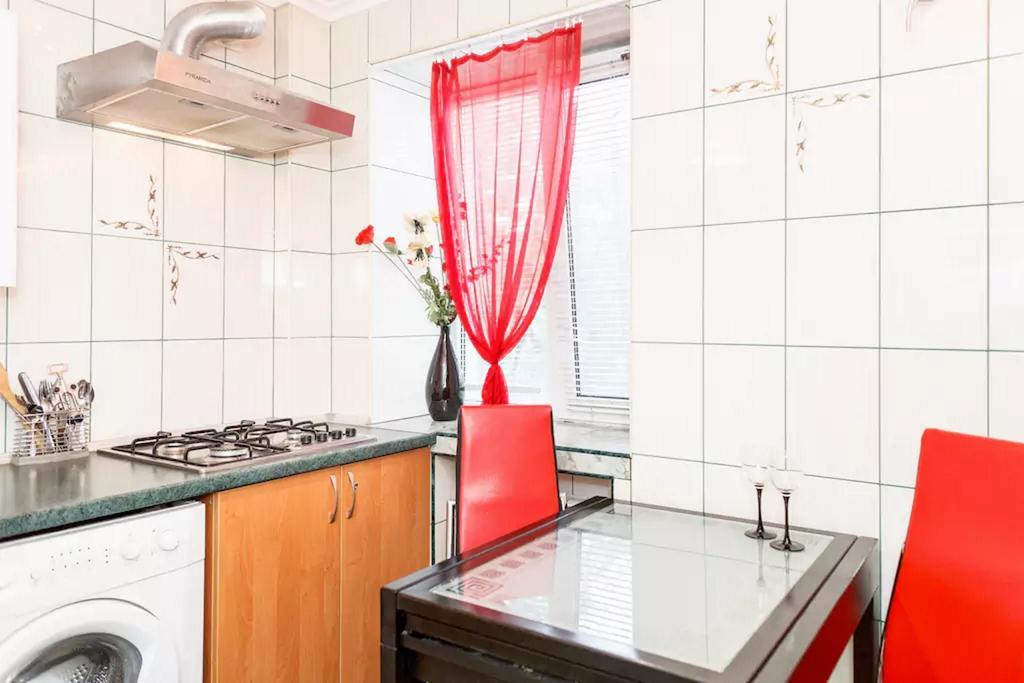 Apartment On Nezalezhnoy Ukrаiny Near Intourist Hotel Zaporizhia Esterno foto